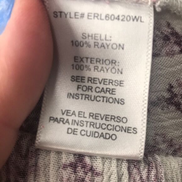 En Creme 3/4 sleeve purple & white rayon romper shorts size medium - Picture 8 of 9